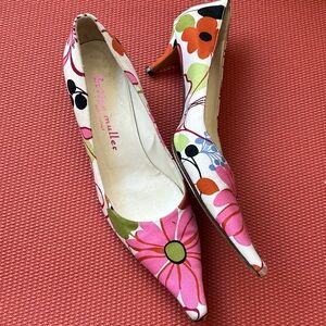 Bettye Muller floral pump
